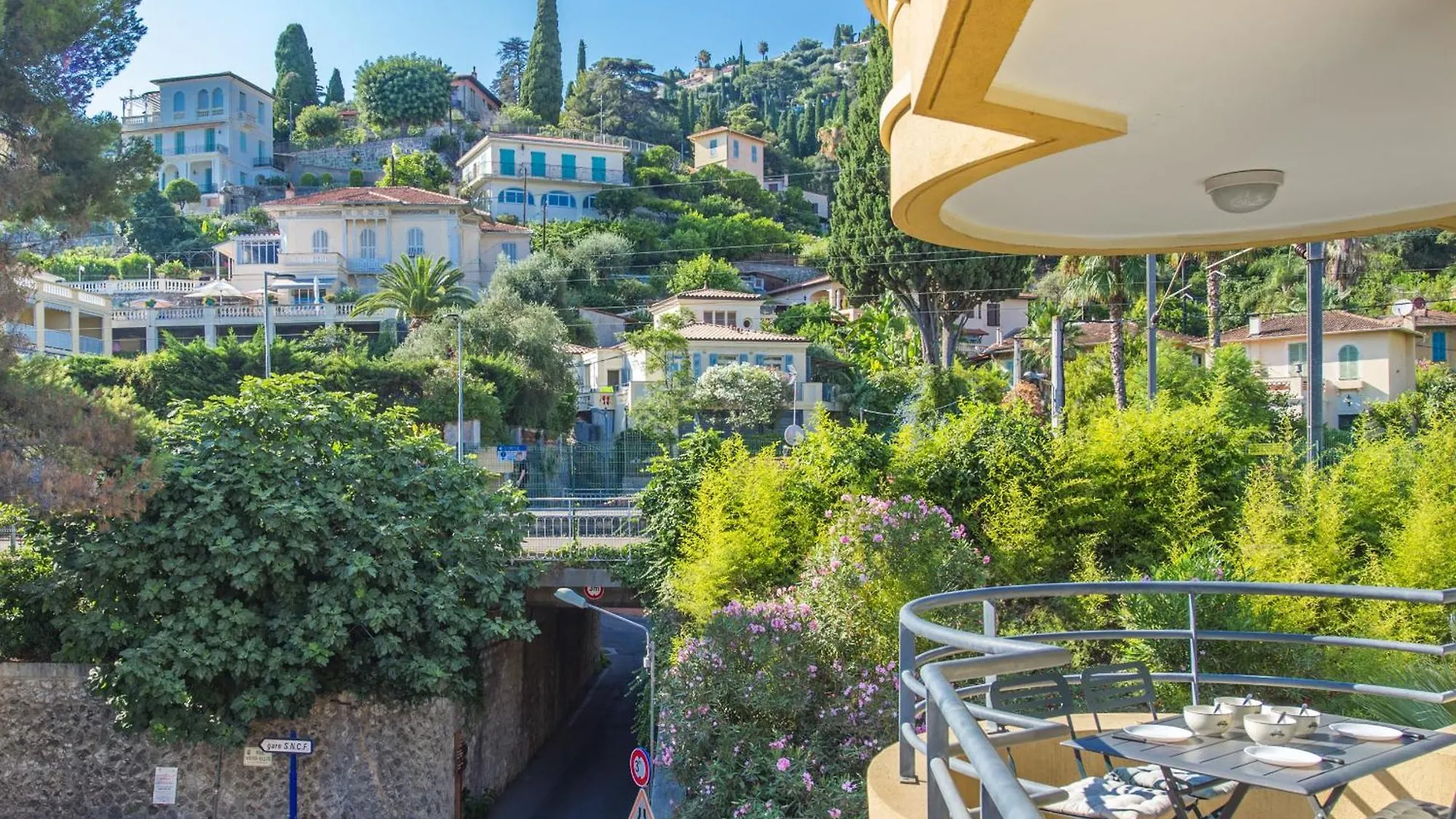 Cocon Vu Sur Le Port De Menton 아파트